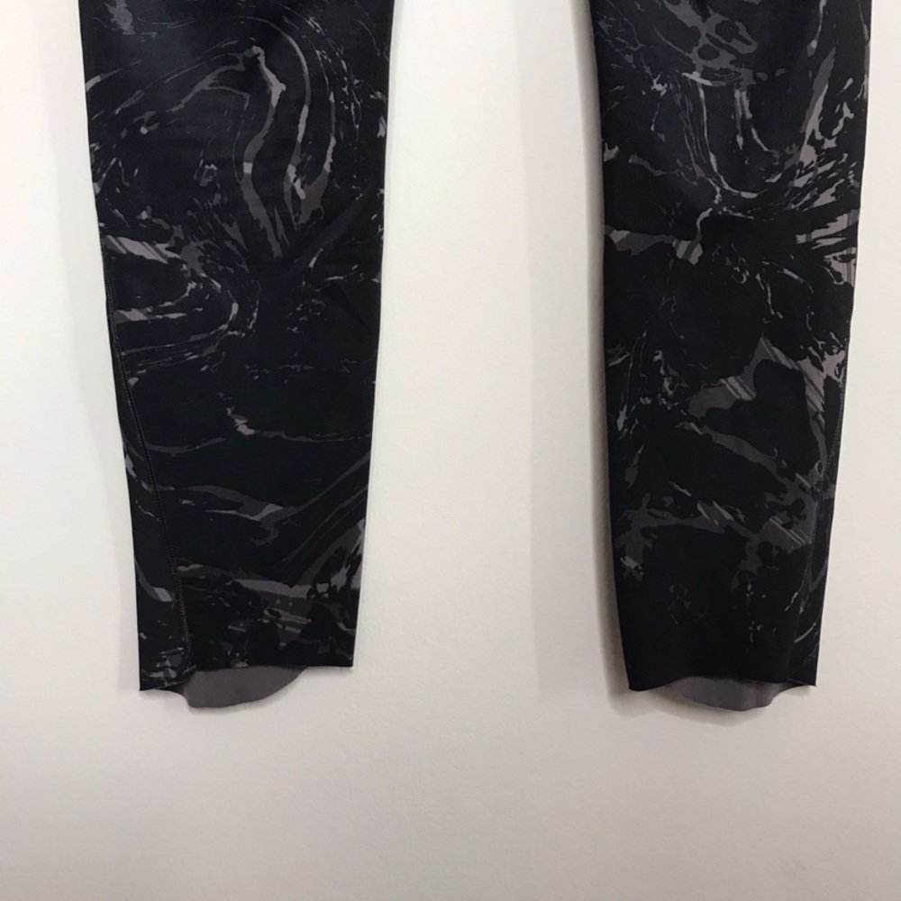 Athleta Black Marble Stash Pocket 7/8 Leggings - Picture 7 of 10